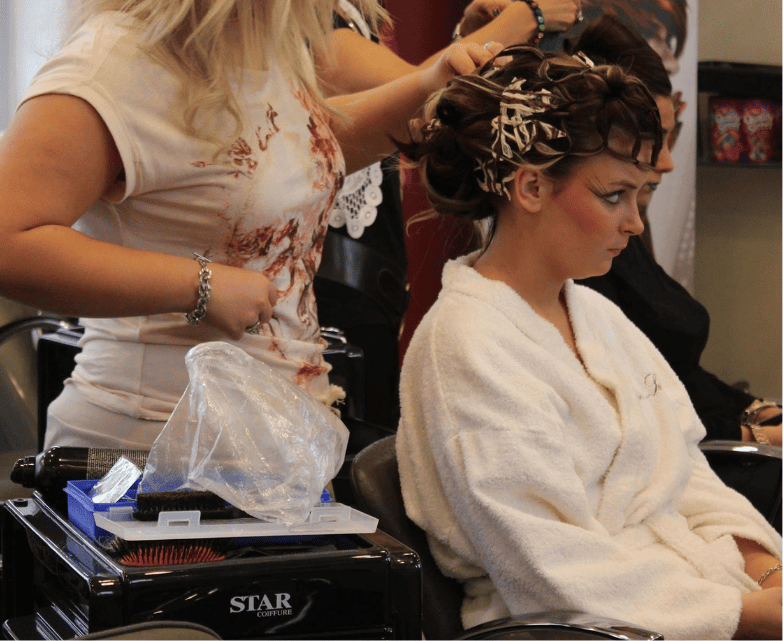cours pratiques de la section coiffure de l'ESPA 